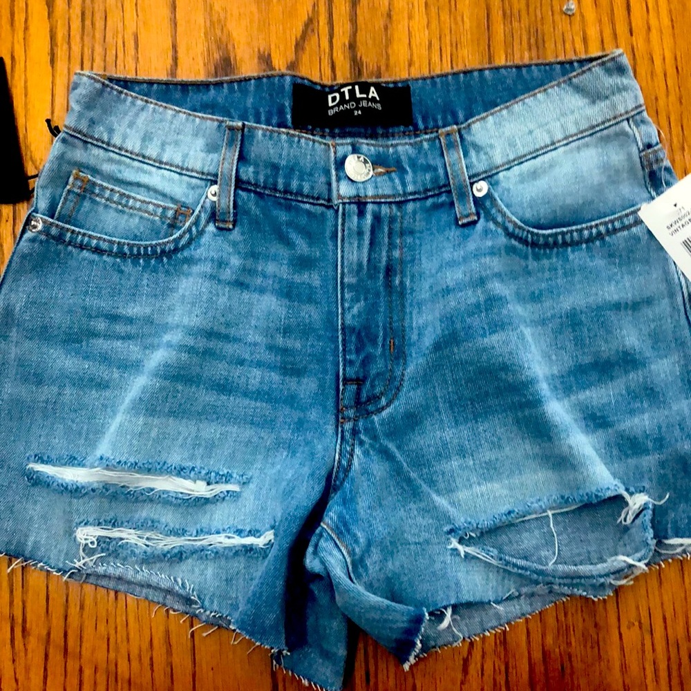 DTLA Jean Shorts, size 24